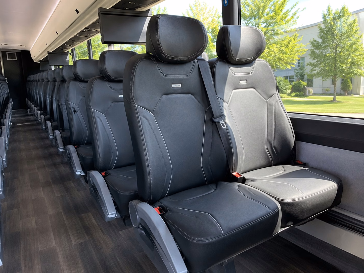coachbusclarksville com puts ceremony to reception shuttle service right at your fingertips