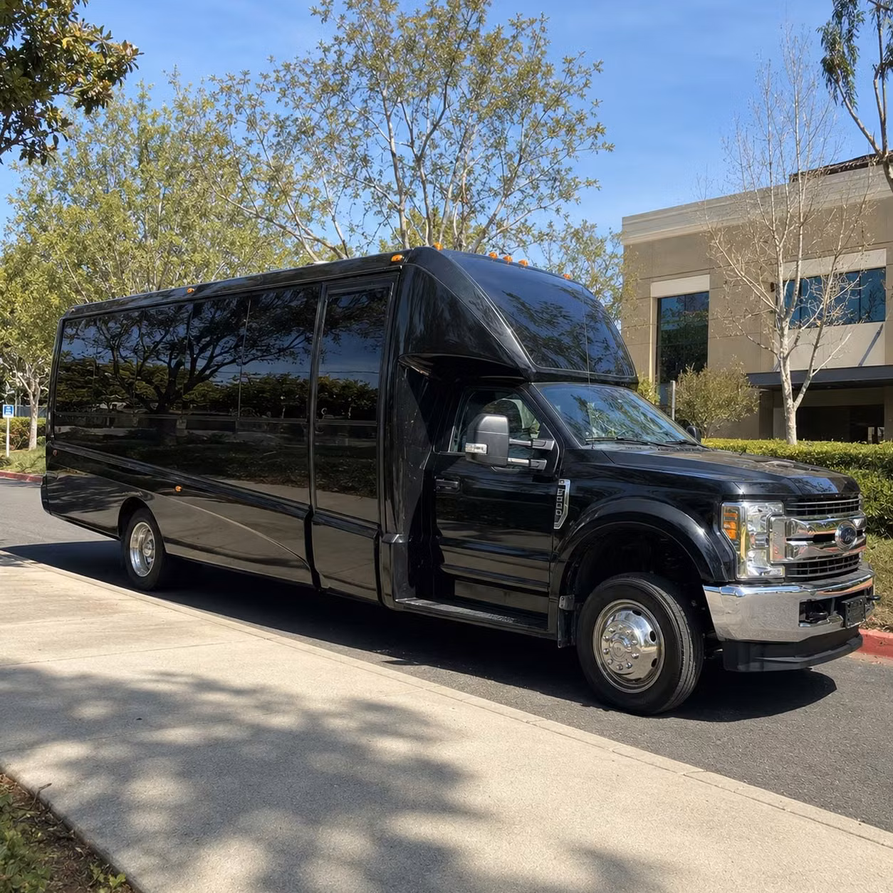 party buses and minibuses for clarksville concert nights out