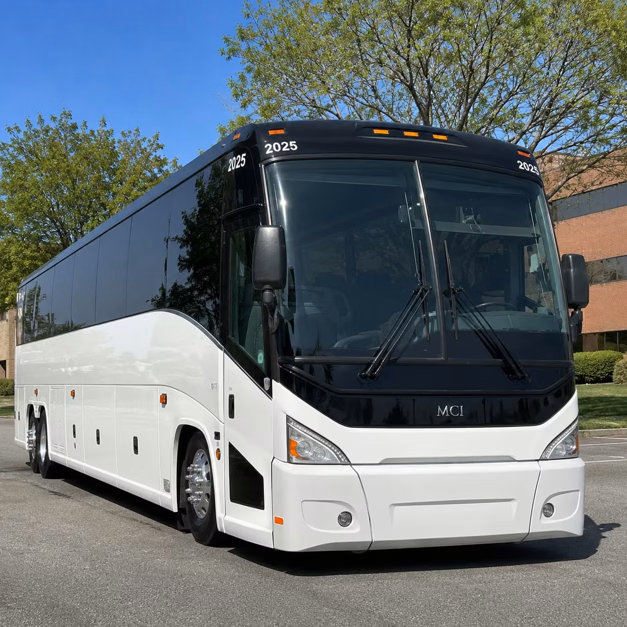 shuttle bus rentals for fort campbell contractors and military adjacent businesses in clarksville
